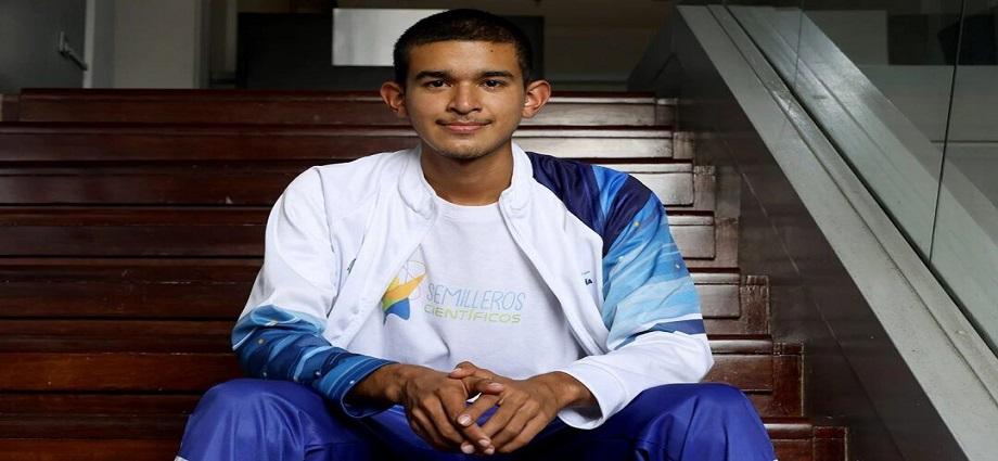 César Leal conquista medalla de plata en olimpiada matemática internacional