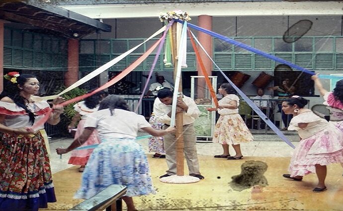 Los amigos de Capay en la Décima y Pie Forzado: Nuestro folklor oriental