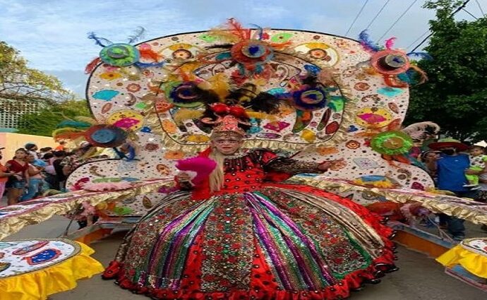 Juan Griego se llena de color este lunes el Carnaval