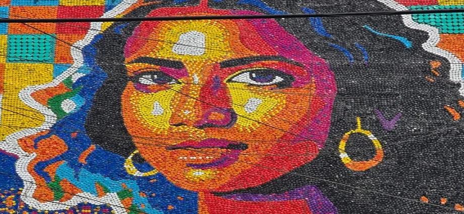 Óscar Olivares inaugura mural en El Salvador