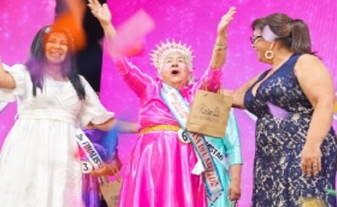 Eliza Carmona es coronada Reina Adulta Mayor del Carnaval Barcelona