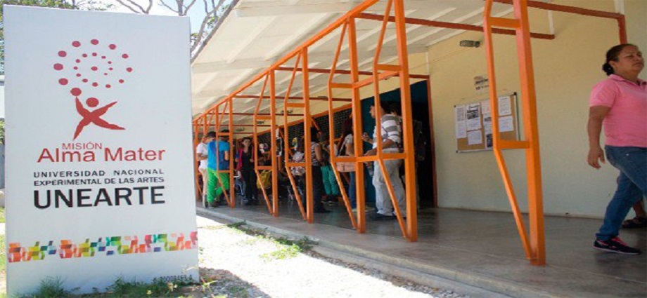 Estudiantes presentan "Casa de Muñecas" en La Asunción