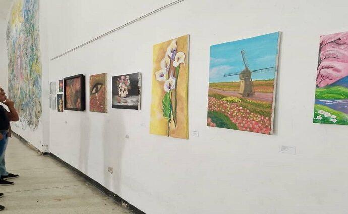 El arte trujillano rinde homenaje a la mujer con la exposición "Matices de la Tierra"
