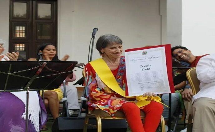 Cecilia Todd es condecorada con la Orden Francisco de Miranda