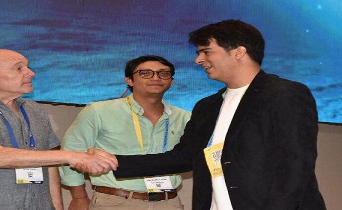 Cirujano venezolano galardonado en Colombia