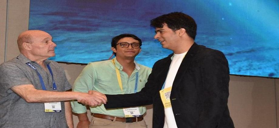 Cirujano venezolano galardonado en Colombia