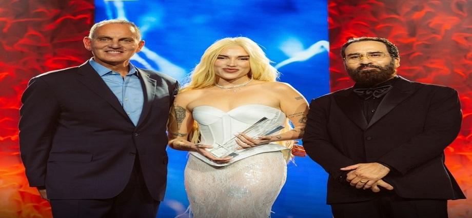 Elena Rose: Primera mujer latina en recibir el BMI Impact Award