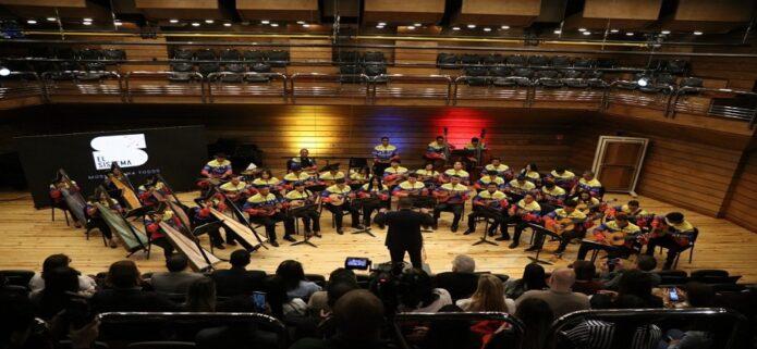 Banplus dona instrumentos al Programa Alma Llanera