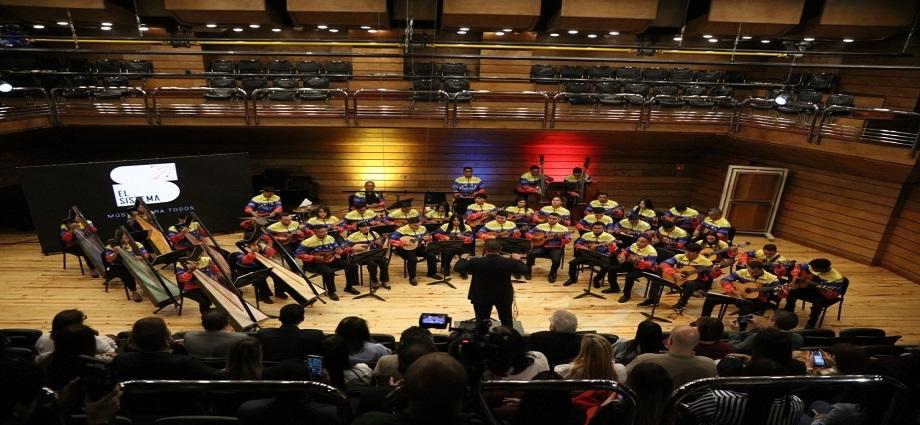 Banplus dona instrumentos al Programa Alma Llanera
