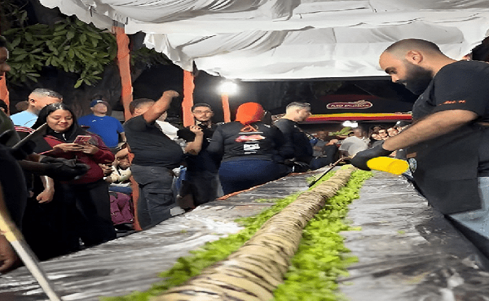 Carabobo saborea un Récord Guinness con un shawarma de 100 metros