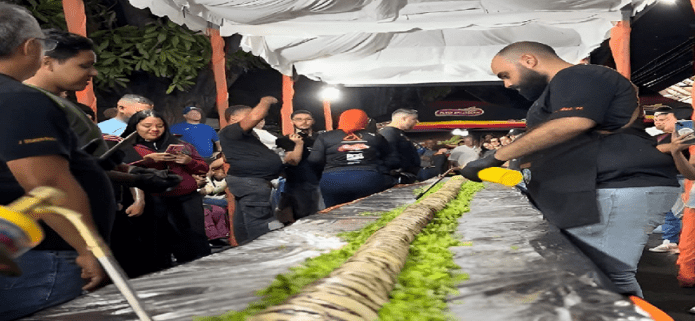 Carabobo saborea un Récord Guinness con un shawarma de 100 metros
