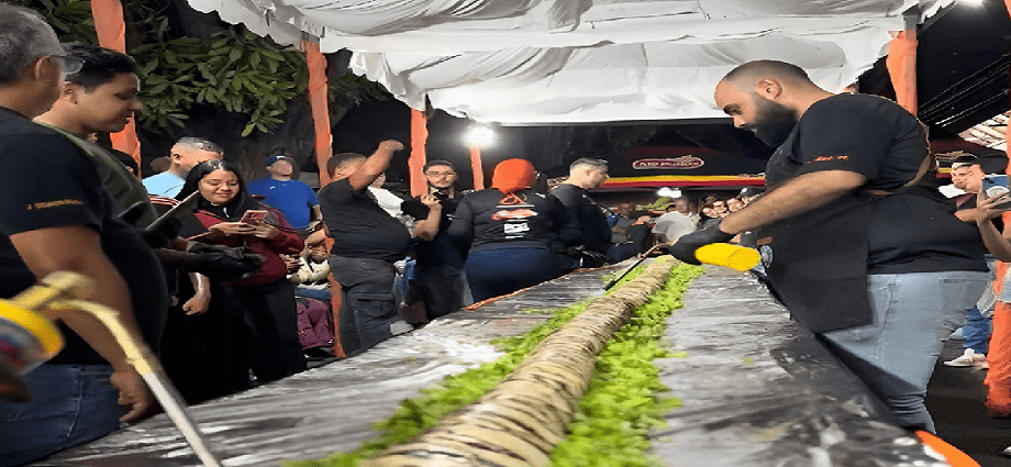 Carabobo saborea un Récord Guinness con un shawarma de 100 metros