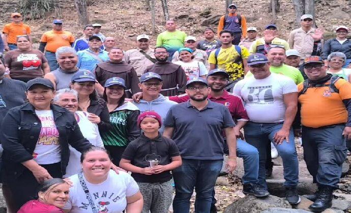 Palmeros de San Juan inician ascenso al Cerro El Copey