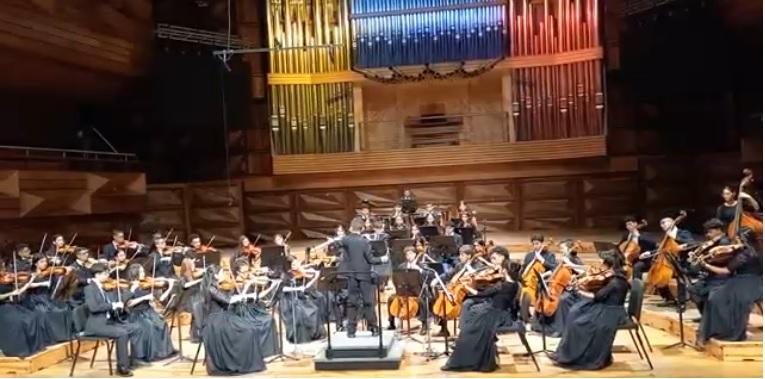 Samuel Abraham: El director más joven en conquistar la Sala Simón Bolívar