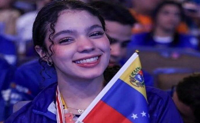 Angelina Ferrer Romero se corona campeona mundial de robótica en Turquía