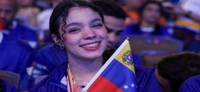 Angelina Ferrer Romero se corona campeona mundial de robótica en Turquía