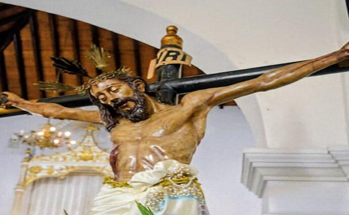 La bajada del «Viejo» marca el inicio de las fiestas del Cristo del Buen Viaje