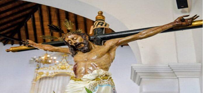 La bajada del «Viejo» marca el inicio de las fiestas del Cristo del Buen Viaje
