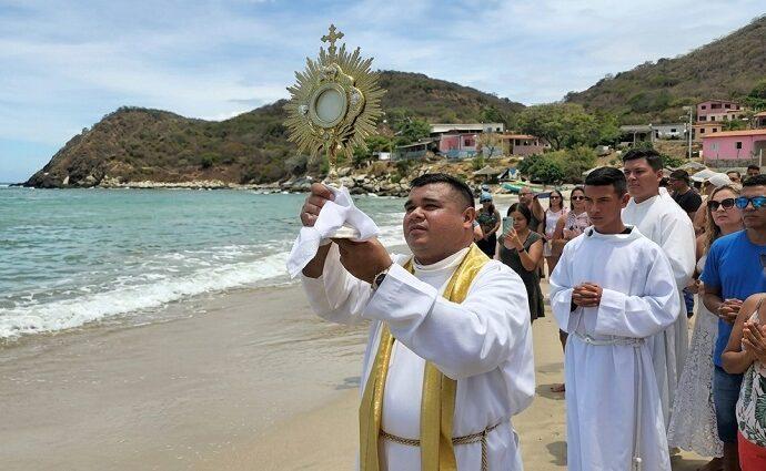 Guayacán celebró la Misa de Resurrección y Bendición del Mar