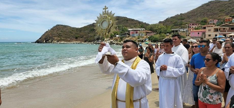 Guayacán celebró la Misa de Resurrección y Bendición del Mar