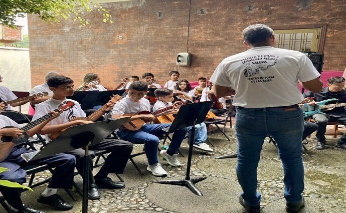El Centro Integral de las Artes de Valera rindió vibrante homenaje al Cuatro Venezolano
