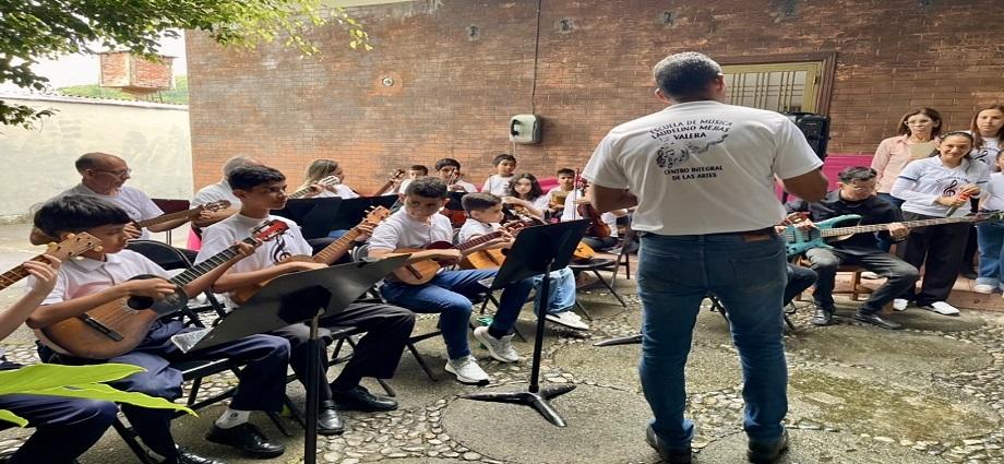 El Centro Integral de las Artes de Valera rindió vibrante homenaje al Cuatro Venezolano