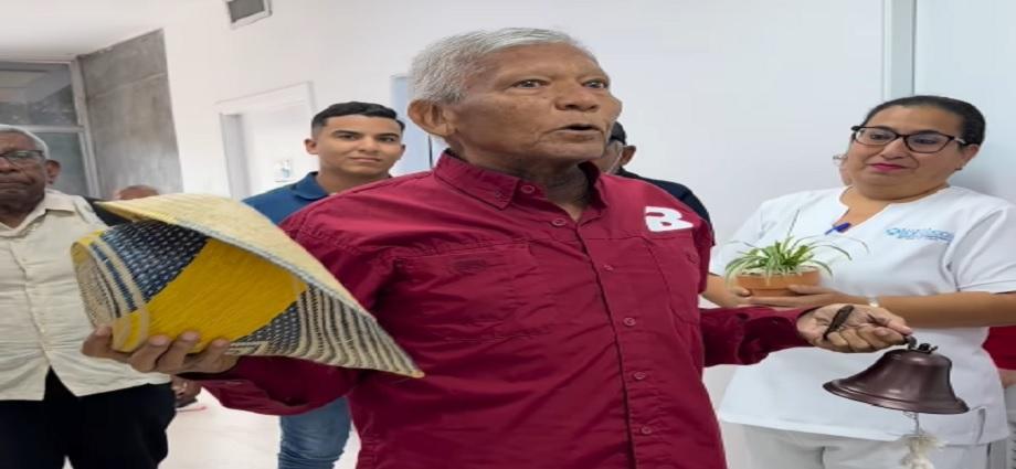 Nelson Romero “El Ayayero” vence el cáncer y toca la campana de la salud