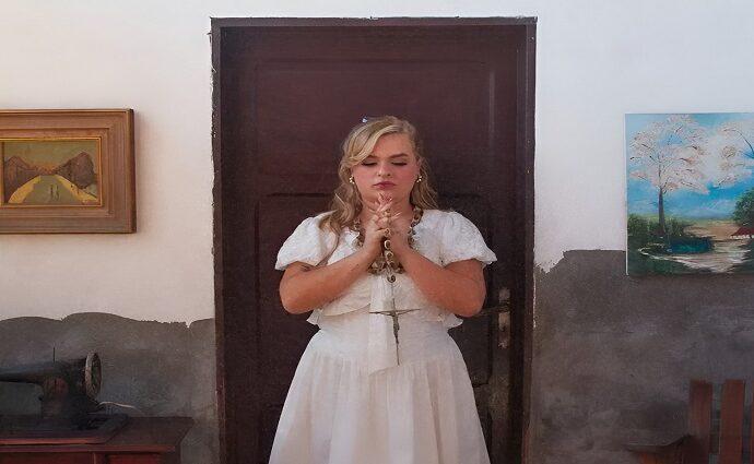 Mafiosa rinde tributo a Simón Díaz con una íntima versión de “Amor enguayabao”