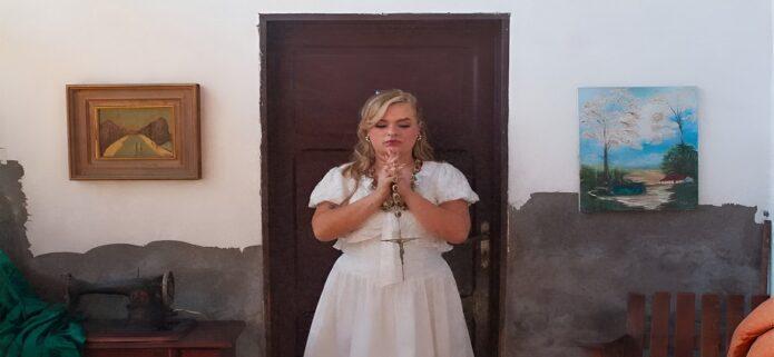 Mafiosa rinde tributo a Simón Díaz con una íntima versión de “Amor enguayabao”