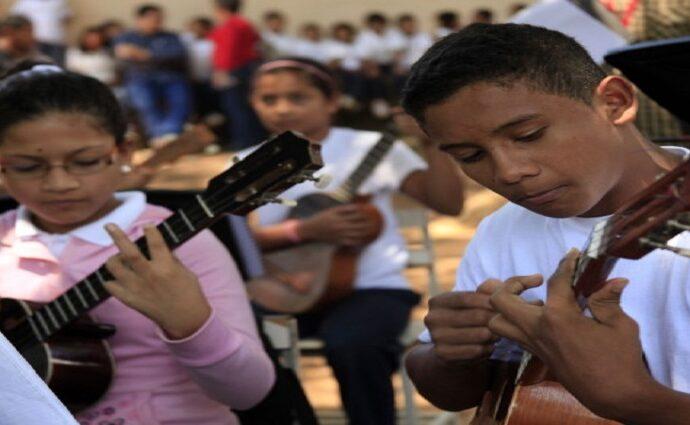 Taller formativo de Cuatro en el Teatro Catia