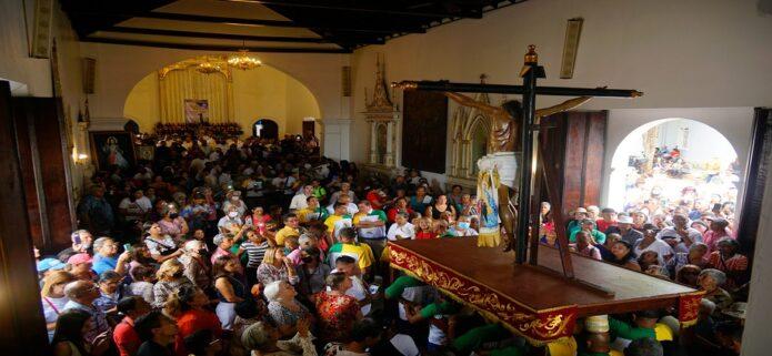 Este domingo se realiza la tradicional Bajada del Cristo del Buen Viaje