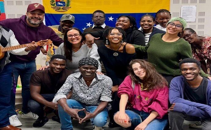 El Cuatro venezolano resuena en Namibia