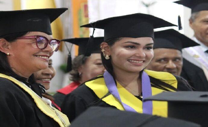 Orgullo udista: 79 nuevos profesionales egresan en Sucre