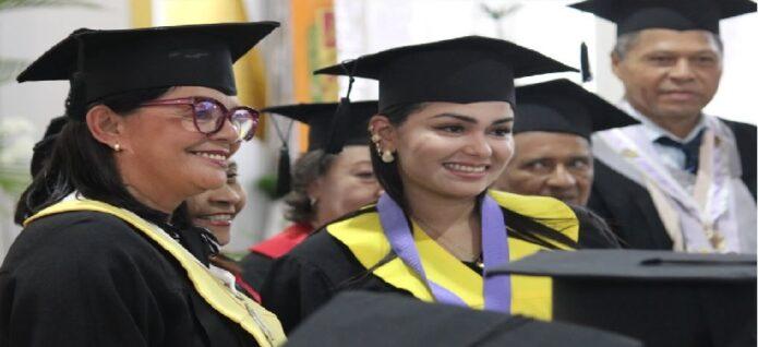 Orgullo udista: 79 nuevos profesionales egresan en Sucre