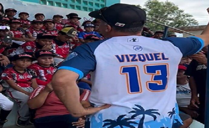 Omar Vizquel dictó clínica a niños de Porlamar