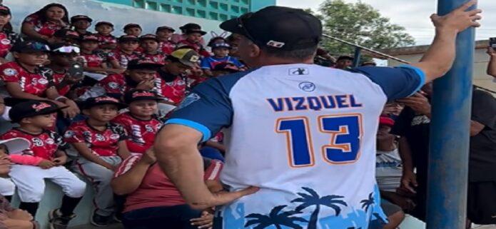 Omar Vizquel dictó clínica a niños de Porlamar