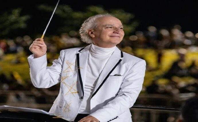 El maestro Eduardo Marturet dirigirá un show en Grecia