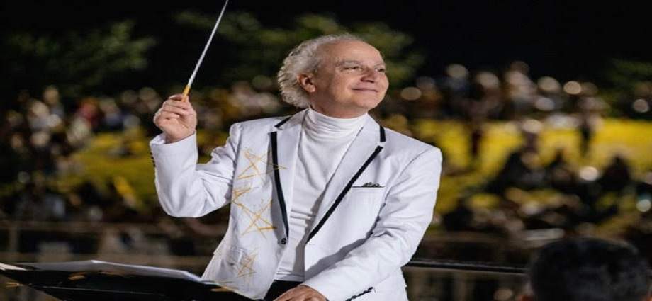 El maestro Eduardo Marturet dirigirá un show en Grecia