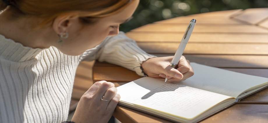 Cenal abre convocatoria para las Becas de Estímulo a la Creación Literaria 2026