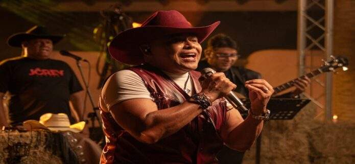 JC Rey redefine el romanticismo con el estreno de "Eres una en un millón"