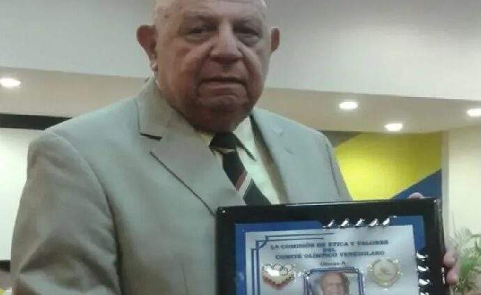 Fallece Don Armando Naranjo, leyenda del periodismo y el baloncesto