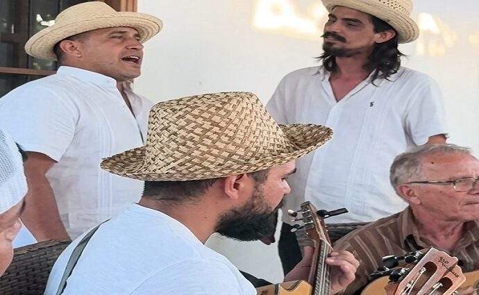 La Décima en el día a día: La música de mi tierra