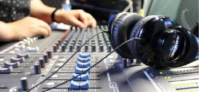 Día del Operador: El motor invisible de la radio