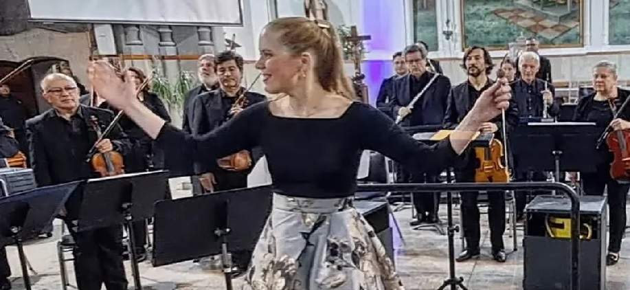 Elisa Vegas triunfa en su debut con la Orquesta de Cámara de Chile
