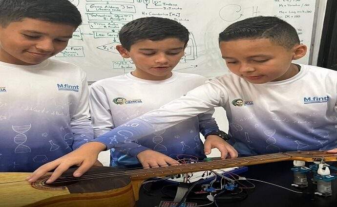 Jóvenes venezolanos de 12 años crean afinador robótico para instrumentos musicales