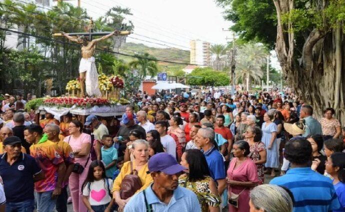 Pampatar se prepara para la procesión del Santísimo Cristo del Buen Viaje