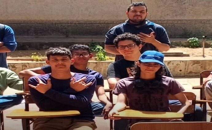 Estudiantes de la UDO Nueva Esparta recuperan pupitres