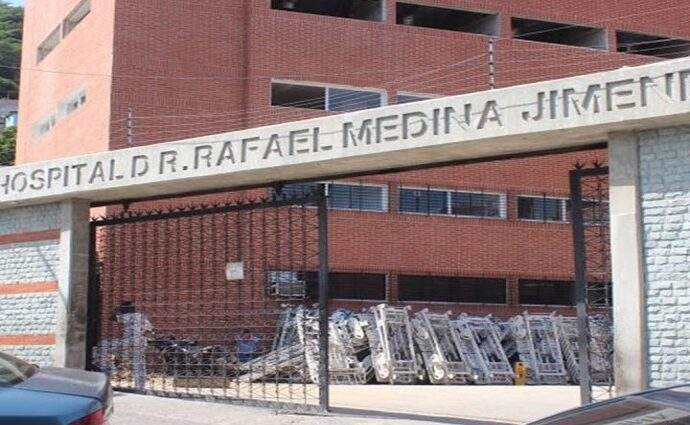 Hospitales reciben insumos pero urgen uniformes