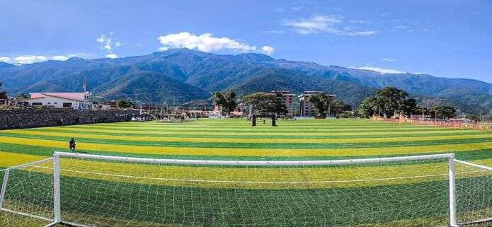 FVF entrega nueva cancha de fútbol 11 en Mérida