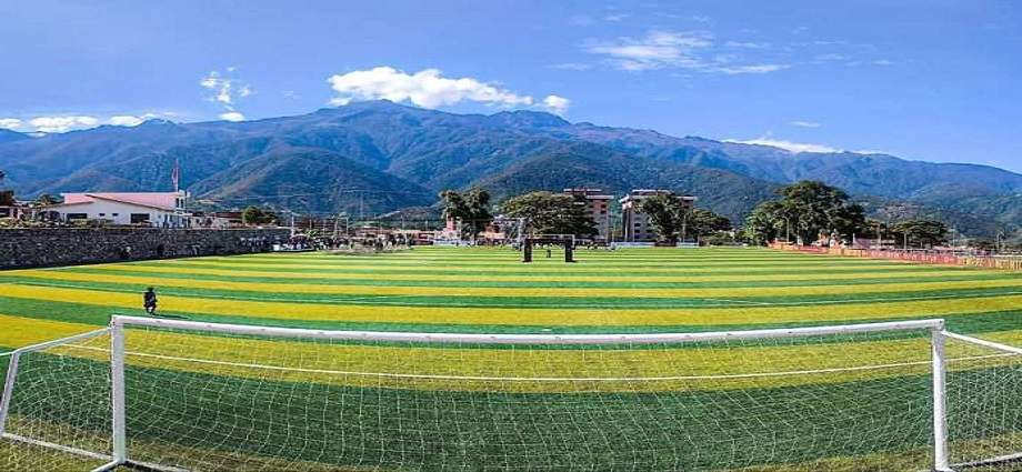 FVF entrega nueva cancha de fútbol 11 en Mérida